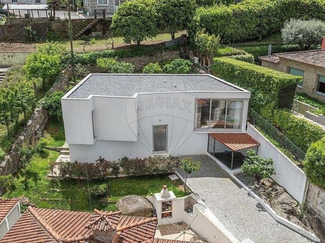 à venda Casa Exclusiva de 365 m2, Santo Tirso, Portugal