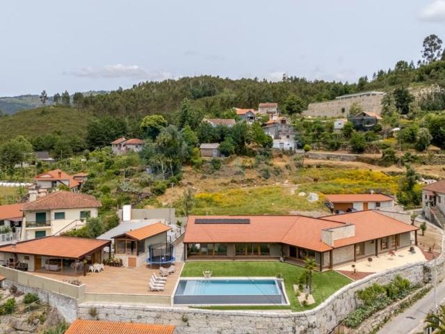à venda Casa Exclusiva de 455 m2, Vieira do Minho, Braga