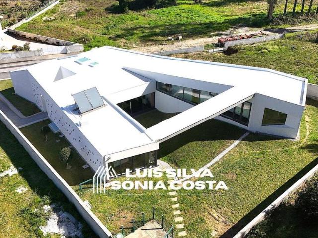 à venda Casa Exclusiva de 402 m2, Santa Maria da Feira, Portugal