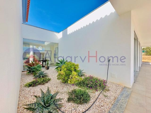 à venda Casa Exclusiva de 530 m2, Parque Campismo de Ferragudo, Lagoa, Faro