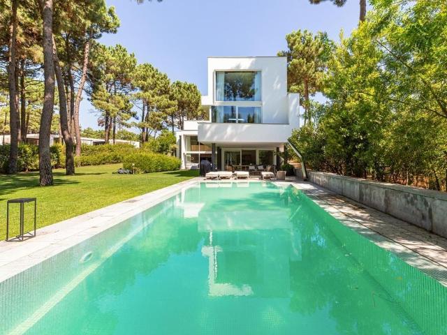 à venda Casa Exclusiva de 610 m2, Almada, Setúbal