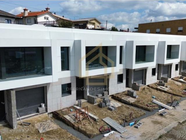 à venda Casa Exclusiva, Vila Nova de Famalicão, Braga
