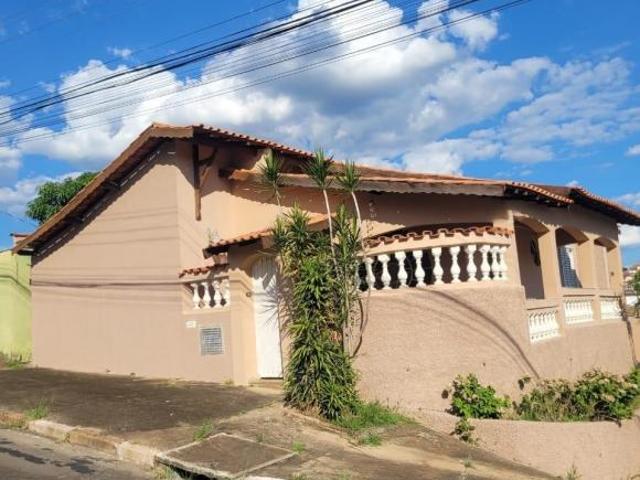 À venda casa no Agenor de Lima em Guaxupé