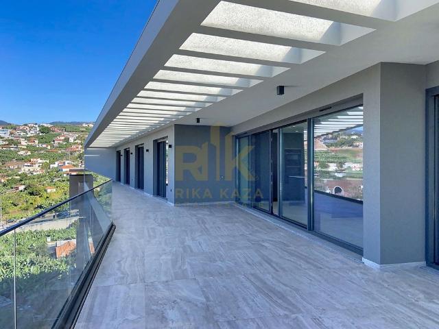 à venda Cobertura de alto padrão de 256 m2, São Martinho, Madeira