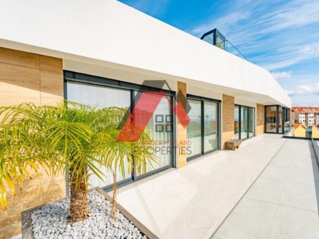 à venda Cobertura de luxo de 186 m2, Santa Cruz, Madeira