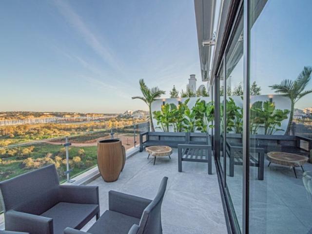 à venda Cobertura de luxo de 133 m2, Praia da Rocha, Portimão, Faro