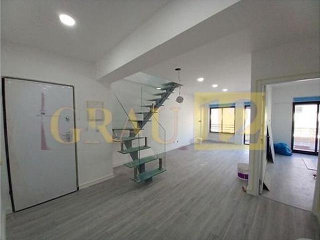 à venda Duplex de alto padrão de 117 m2, Almada, Setúbal