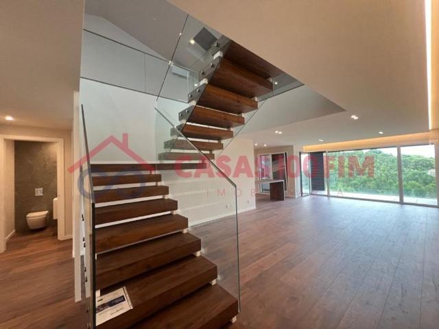 à venda Duplex de alto padrão de 180 m2, Leiria, Portugal