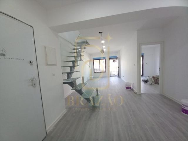 à venda Duplex de alto padrão de 129 m2, Almada, Portugal