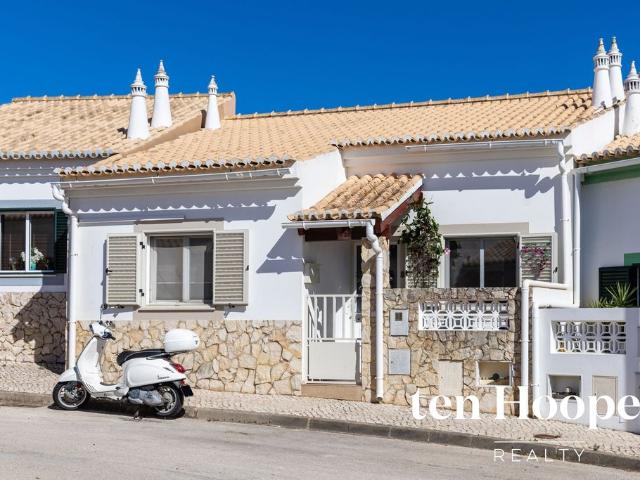à venda Exclusiva casa geminada de 107 m2, Luz, Faro