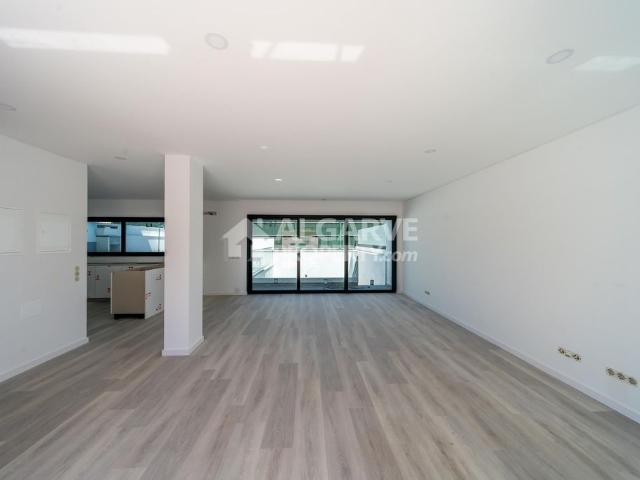 à venda Exclusiva mansão de 3 dormitórios, Montenegro, Portugal