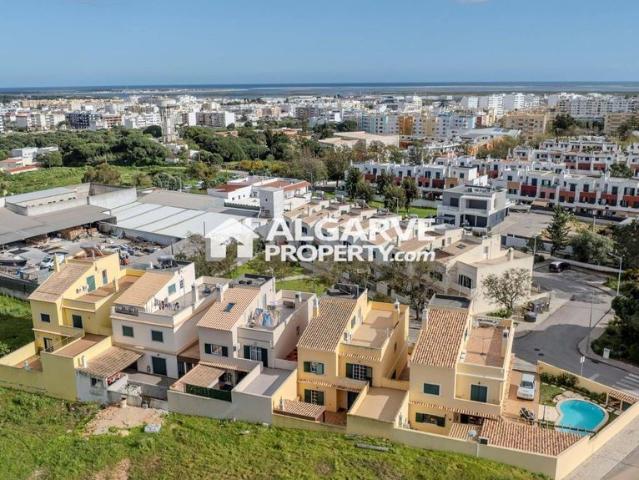 à venda Exclusiva mansão de 3 dormitórios, Quelfes, Faro