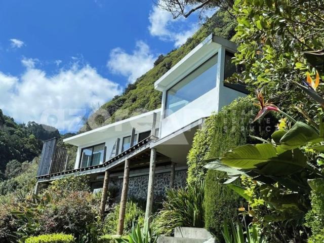 à venda Exclusiva mansão de 172 m2, Lomba da Pedreira, Nordeste, Açores