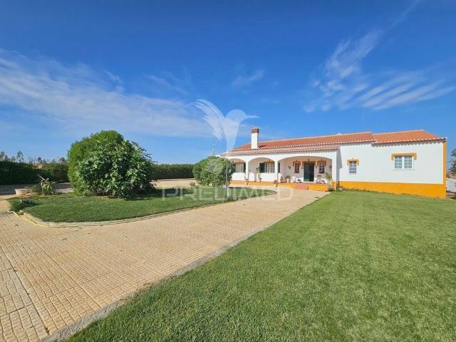 à venda Exclusiva mansão de 187 m2, Castro Verde, Beja