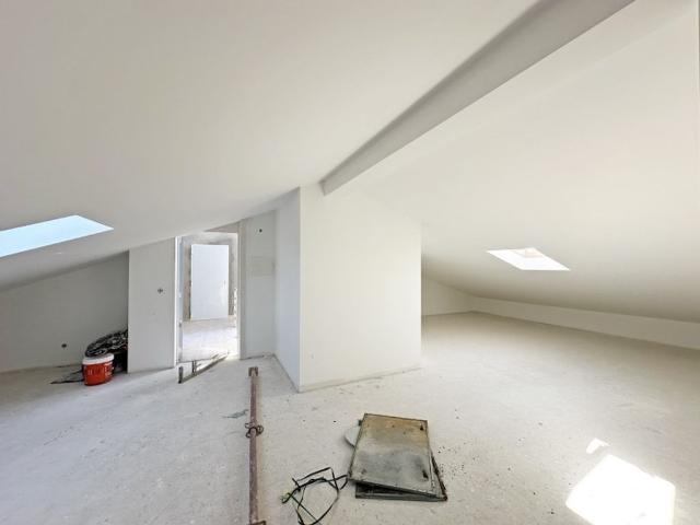 à venda Luxuoso apartamento de 105 m2, Santa Marta do Pinhal, Seixal, Setúbal
