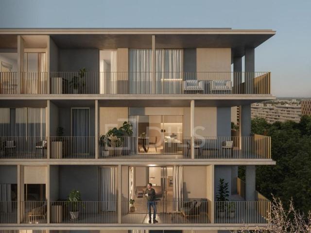 à venda Luxuoso apartamento de 128 m2, Circunvalacao, Porto