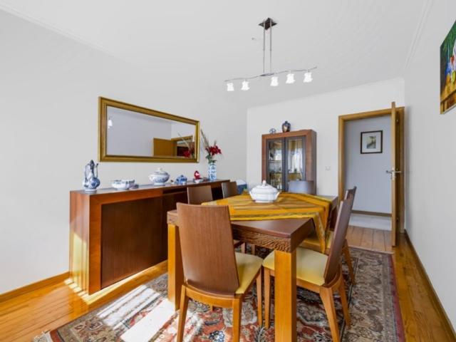 à venda Luxuoso apartamento de 130 m2, Centro Alfornelos, Amadora, Lisboa