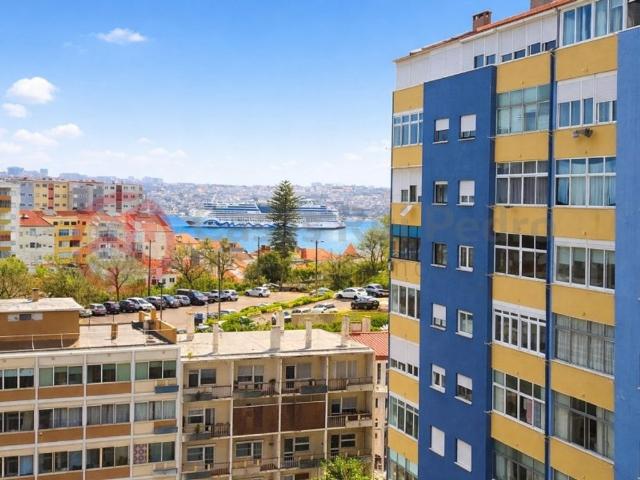 à venda Luxuoso apartamento de 133 m2, Cacilhas, Almada, Setúbal