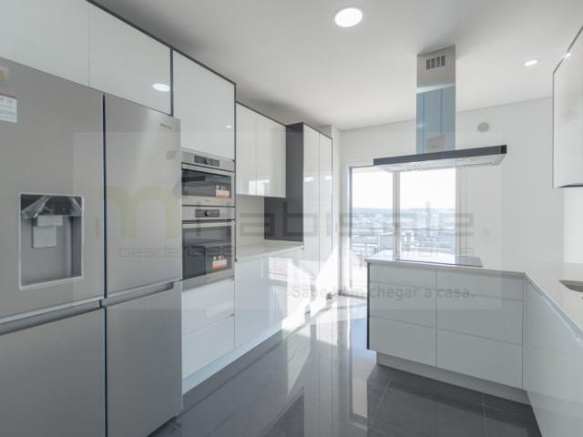 à venda Luxuoso apartamento de 150 m2, Colinas do Cruzeiro, Odivelas, Lisboa