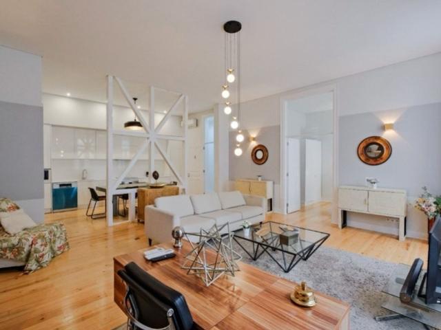 à venda Luxuoso apartamento de 150 m2, Praca da Figueira Madalena, Lisboa