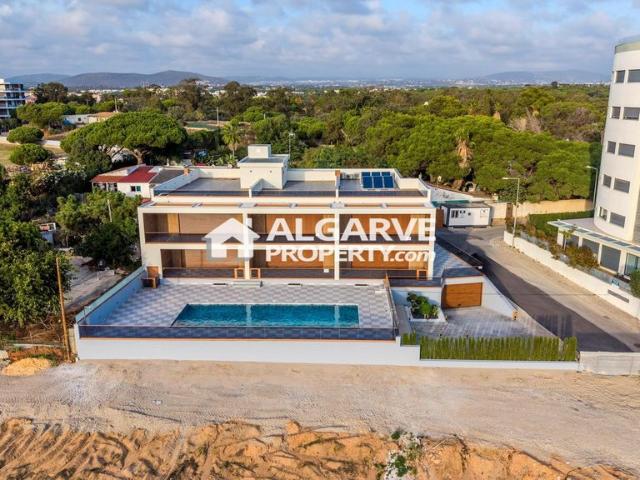 à venda Luxuoso apartamento de 242 m2, Quarteira, Portugal