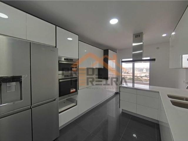 à venda Luxuoso apartamento de 256 m2, Colinas do Cruzeiro, Odivelas, Lisboa