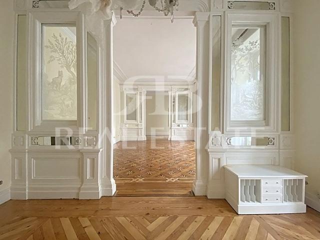à venda Luxuoso apartamento de 250 m2, Praca das Flores Merces, Lisboa