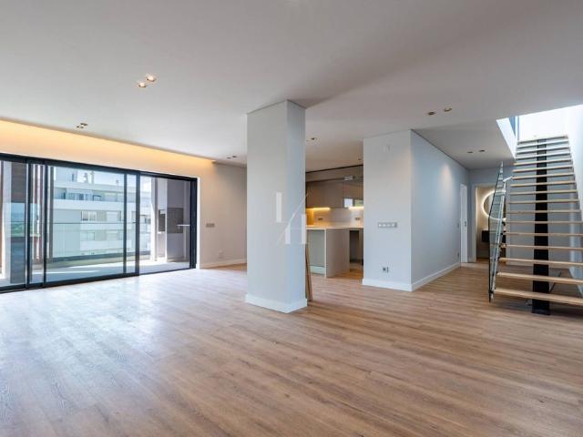à venda Luxuoso apartamento de 351 m2, Faro Sé e São Pedro, Faro