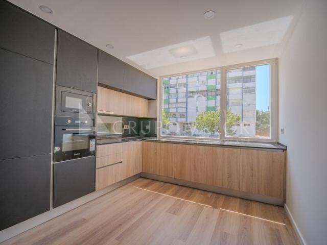 à venda Luxuoso apartamento de 95 m2, Almada, Portugal