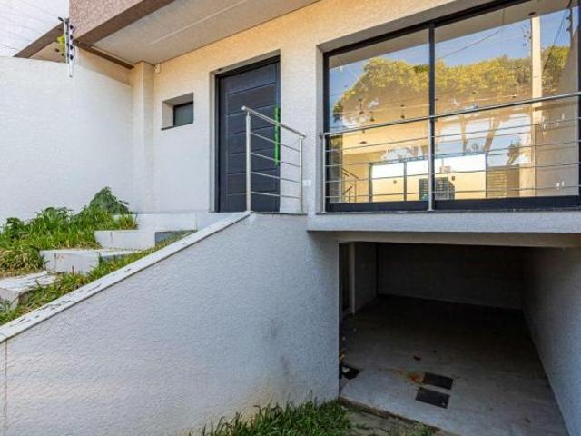 À VENDA SOBRADO TRIPLEX DE 3 QUARTOS NO PINHEIRINHO
