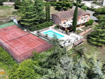 A VENDRE 5 KMS CAHORS MAISON T7 190M² grand standing