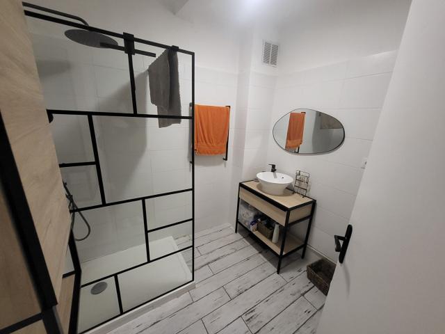 A VENDRE 83170 TOURVES MAISON DE VILLAGE T3/4 DE 130 M2 CAVE