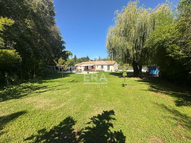 A VENDRE 83170 TOURVES MAISON PLAIN PIED TYPE 5 133 m2 SUR TERRAIN DE 1.341M2, STUDIO INDEPENDANT, PISCINE, CARPORT