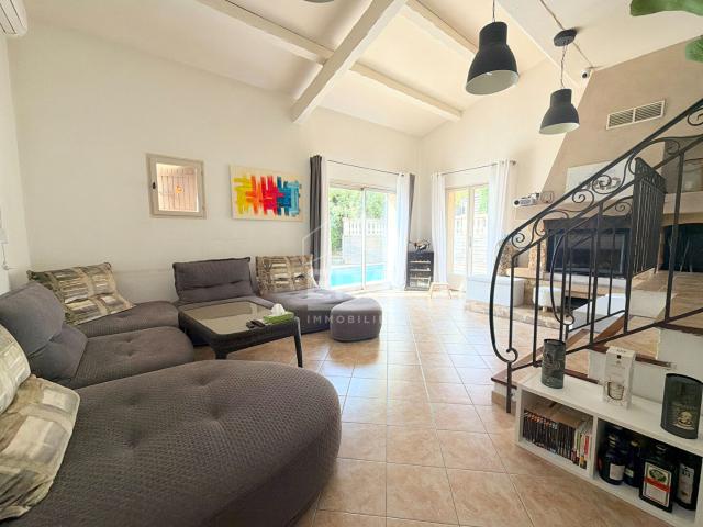 A VENDRE 84120 MIRABEAU MAISON TYPE 6 PIECES D'ENVIRON 152M2 AVEC STUDIO INDEPENDANT, JARDIN ET PISCINE