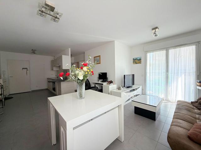 A VENDRE 84120 PERTUIS APPARTEMENT TYPE 2 PIECES AVEC BALCON, GARAGE ET 1 PLACE DE STATIONNEMENT