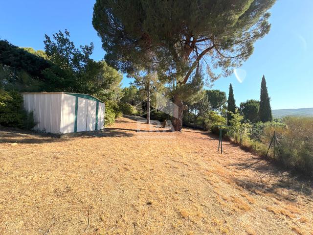 A VENDRE 84240 LA TOUR D'AIGUES MAISON PLAIN PIED TYPE 4 PIECES D'ENVIRON 83M2 SUR UN TERRAIN DETACHABLE DE 2800M2 AVEC GARAGE