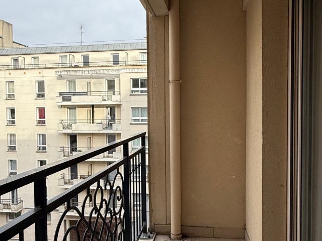 A VENDRE 1P 35M2 REFAIT LES HESPERIDES ISSY VAUGIRARD A ISSY LES MOULINEAUX