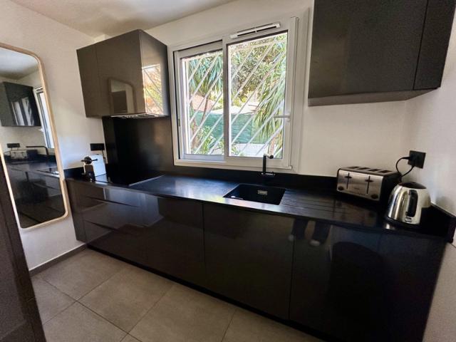 À vendre 2 pièces de 50 m2 en angle avec jardin privatif d