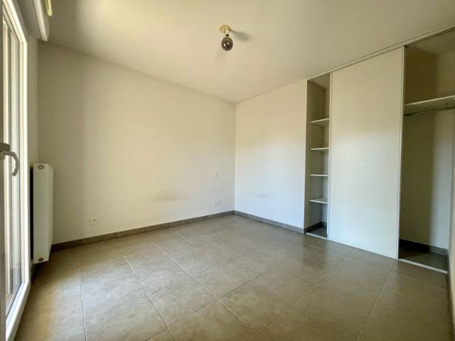À vendre T3 baigné de lumière avec terrasse et parking Q