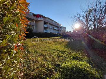 À VENDRE – T2 MODERNE 44,10 m² EN RDC AVEC TERRASSE 18 m², PARKING & PISCINE