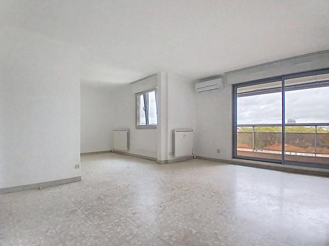 À vendre T4 de 85 m2 Résidence Le Nouveau Monde Dernier étage