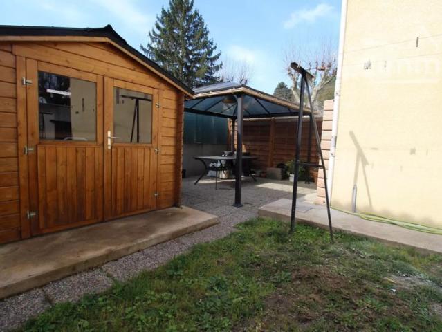 A vendre une maison avec, logement indépendant, garage et jardin