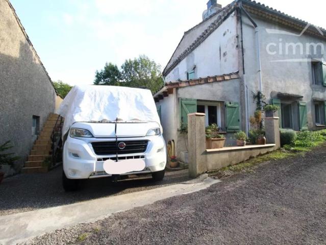 A vendre une maison rénovée avec une terrasse sur les toit