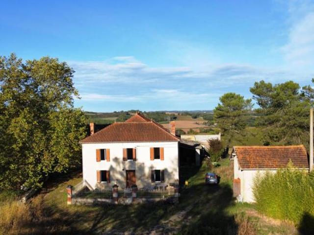 A vendre Valence sur Baïse, Gers: Maison en pierre et ancien corps de ferme, nombréuses dépendances, au calme avec vues exceptionnelles, sur terrain de 6 hectares, à quelques minutes des commodités