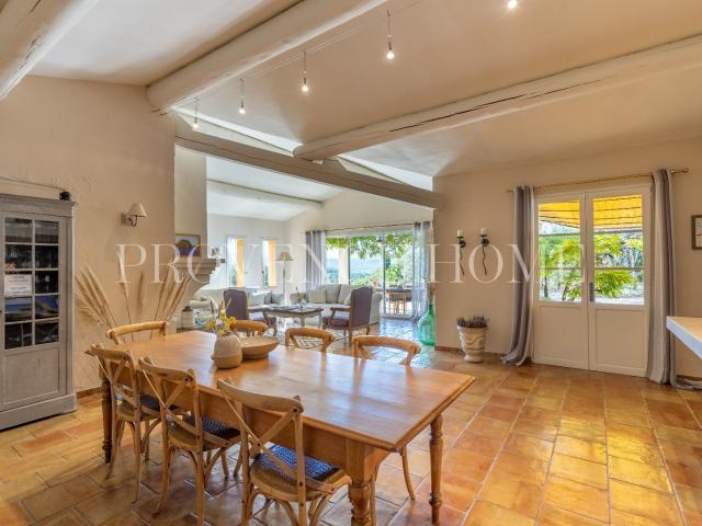 A Vendre Vaste Propriete De Charme Avec Vue Panoramique Rous. 346m² Roussillon