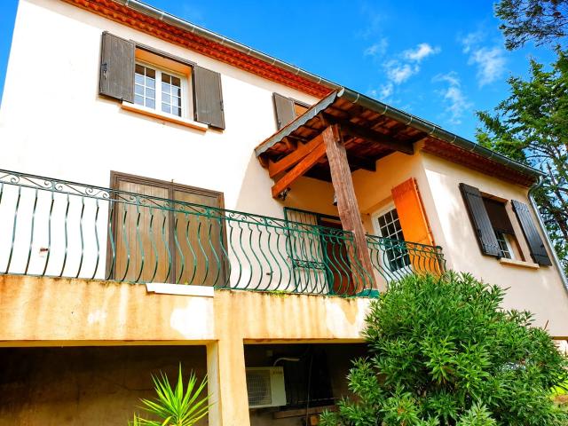 A vendre villa 5 chambres hangar 150m2