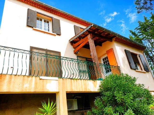 A vendre villa 5 chambres hangar 150m2