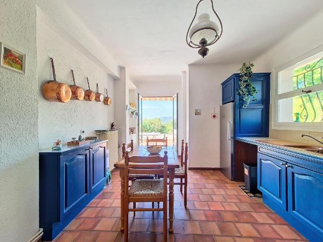A Vendre Villa 6 Pièces 145 m² Piscine Terrain 1.530m² BERRE LES ALPES