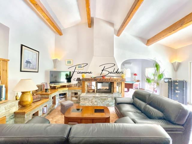 À vendre Villa 7 pièces de plain pied 269 m², Terrain 2 111m. 269m² Volpajola
