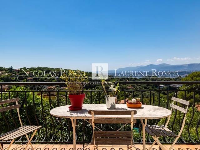 À Vendre – Nice – Villa De Caractère – Piscine – Vue Panoram. 236m² Nice